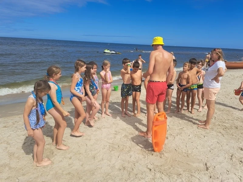 3 2zabawy na plazy i placu zabaw.