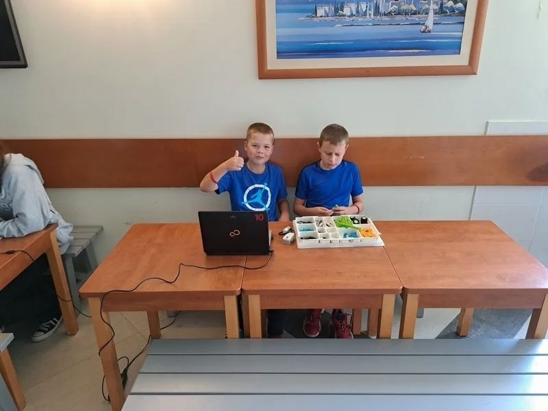 23 2zajecia z konstruowania i programowania robotow.